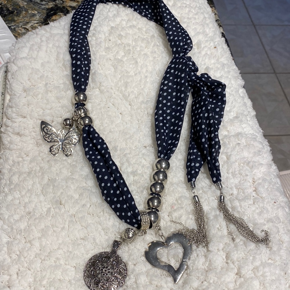 Womens blue cloth necklace
